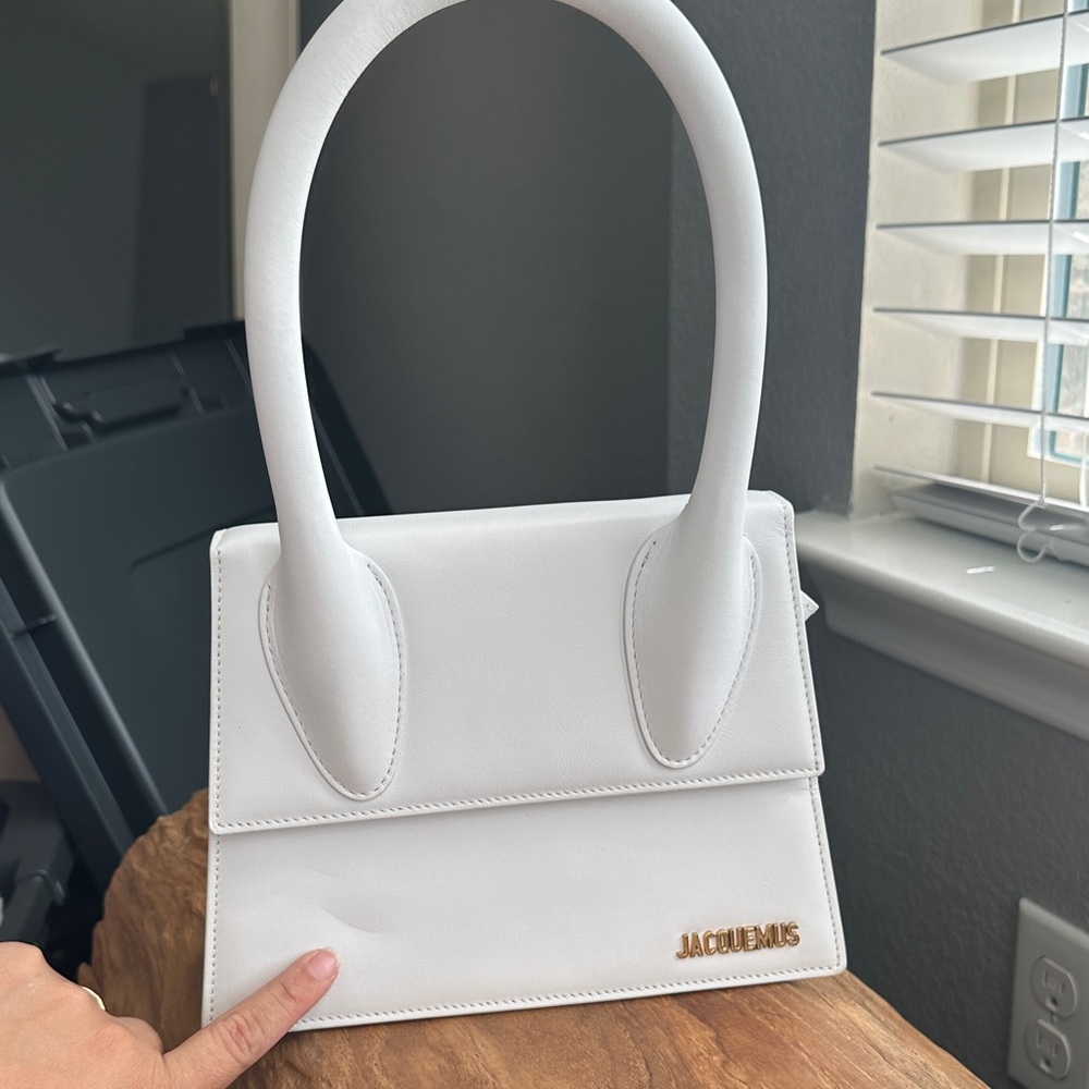 Jacquemus Elegant White Mini Bag - Picture 4 of 17